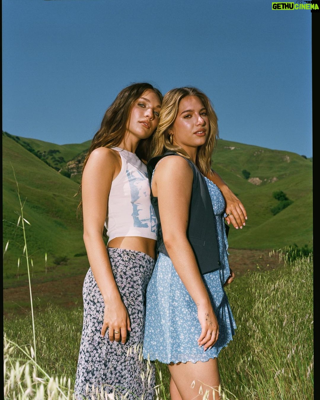 Maddie Ziegler Instagram - AE✨ @americaneagle #aepartner #aejeans