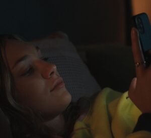 Maddie Ziegler Instagram - only 3 more sleeps until you get to meet vada and mia in the fallout streaming on @hbomax january 27th 🥺