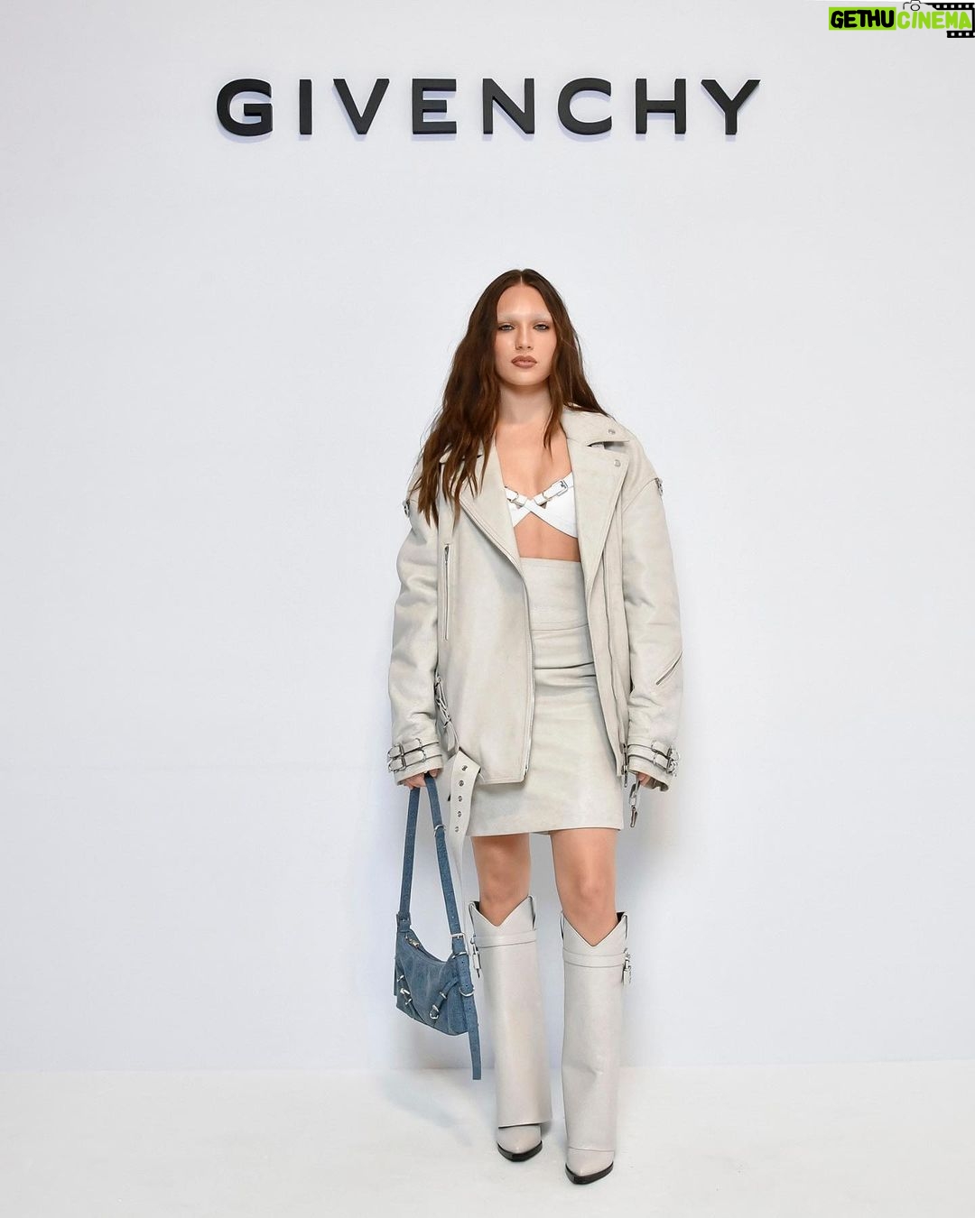 Maddie Ziegler Instagram - had the best evening with @givenchy 🖤 @matthewmwilliams