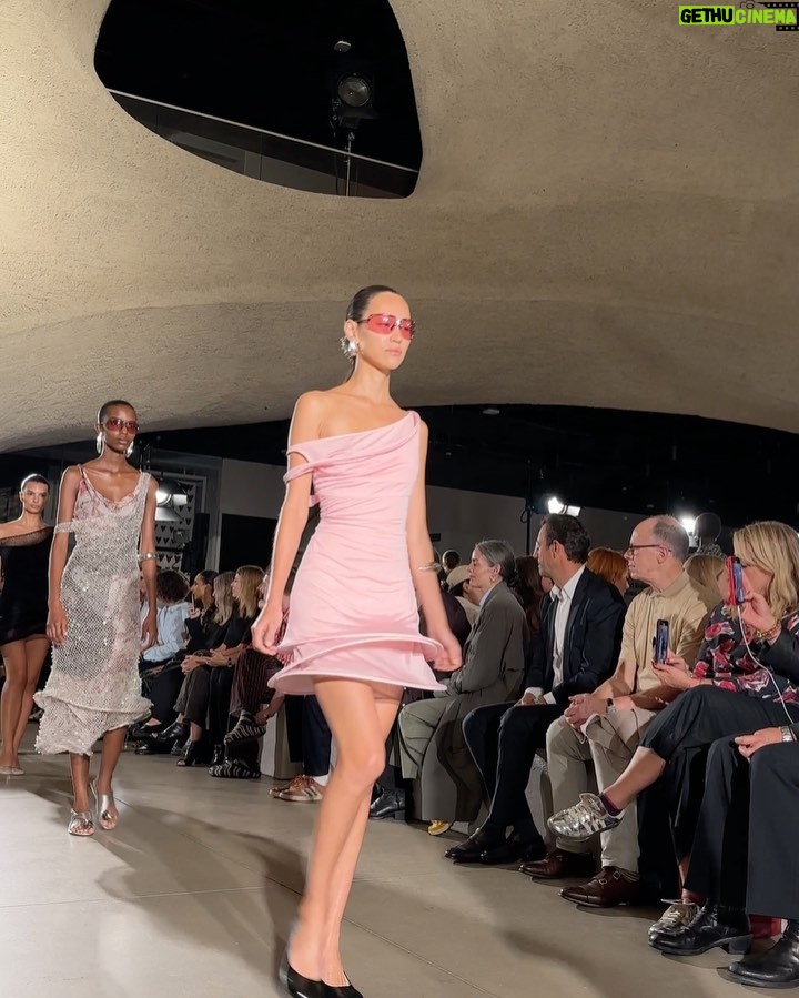 Maddie Ziegler Instagram - @toryburch spring/summer 24 show at #nyfw 🖤 #toryburchss24 American Museum of Natural History