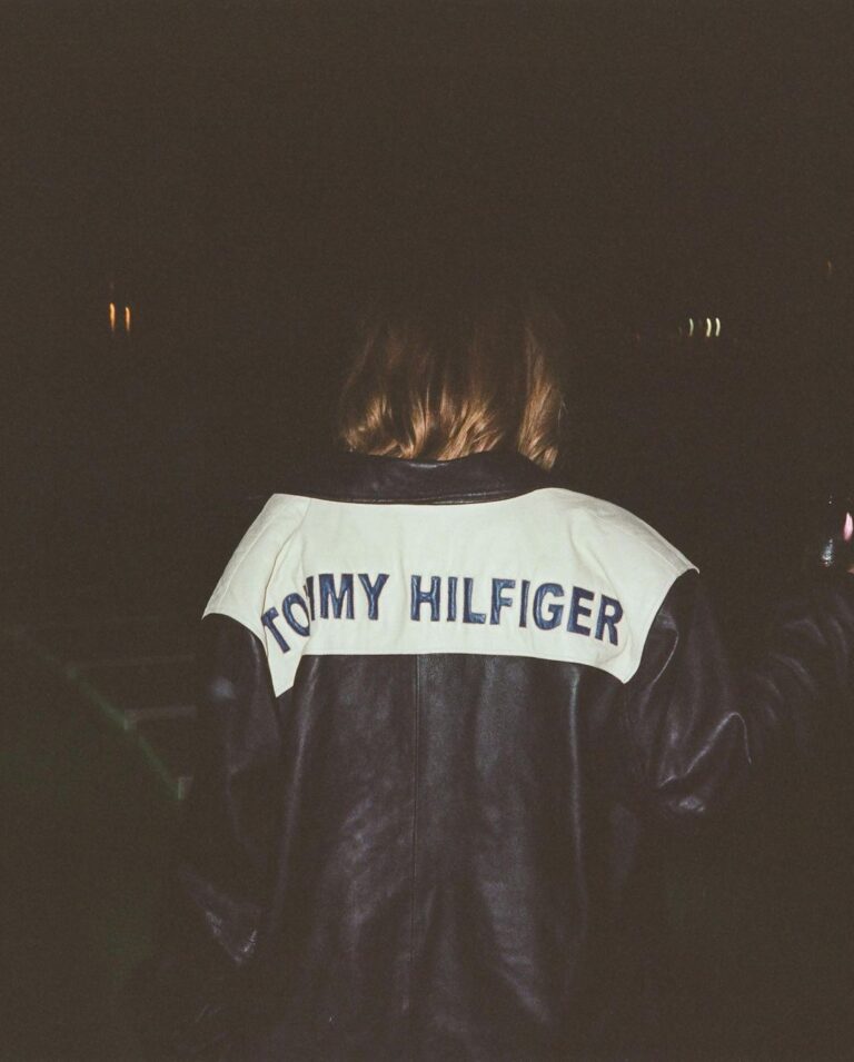 Madelyn Cline Instagram - Officially a Tommy girl 🦋 @tommyhilfiger #TommyHilfiger  #TommyxMercedesxAMGF1xAwakeNY