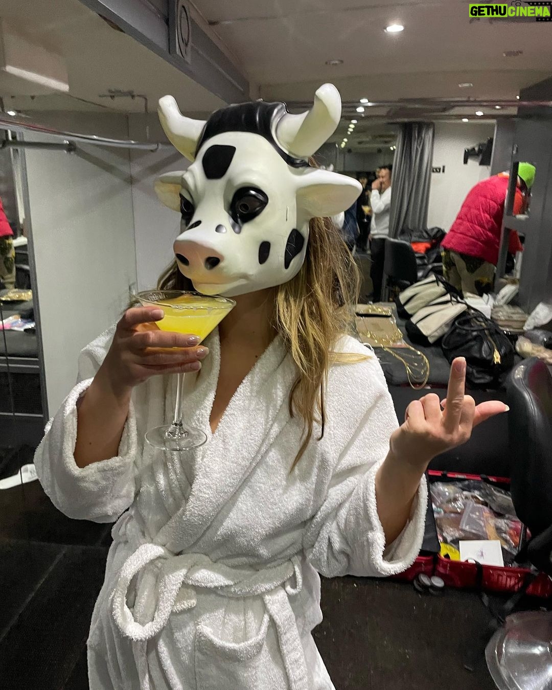 Madelyn Cline Instagram - Unhinged dumbp felt delete might look cute later