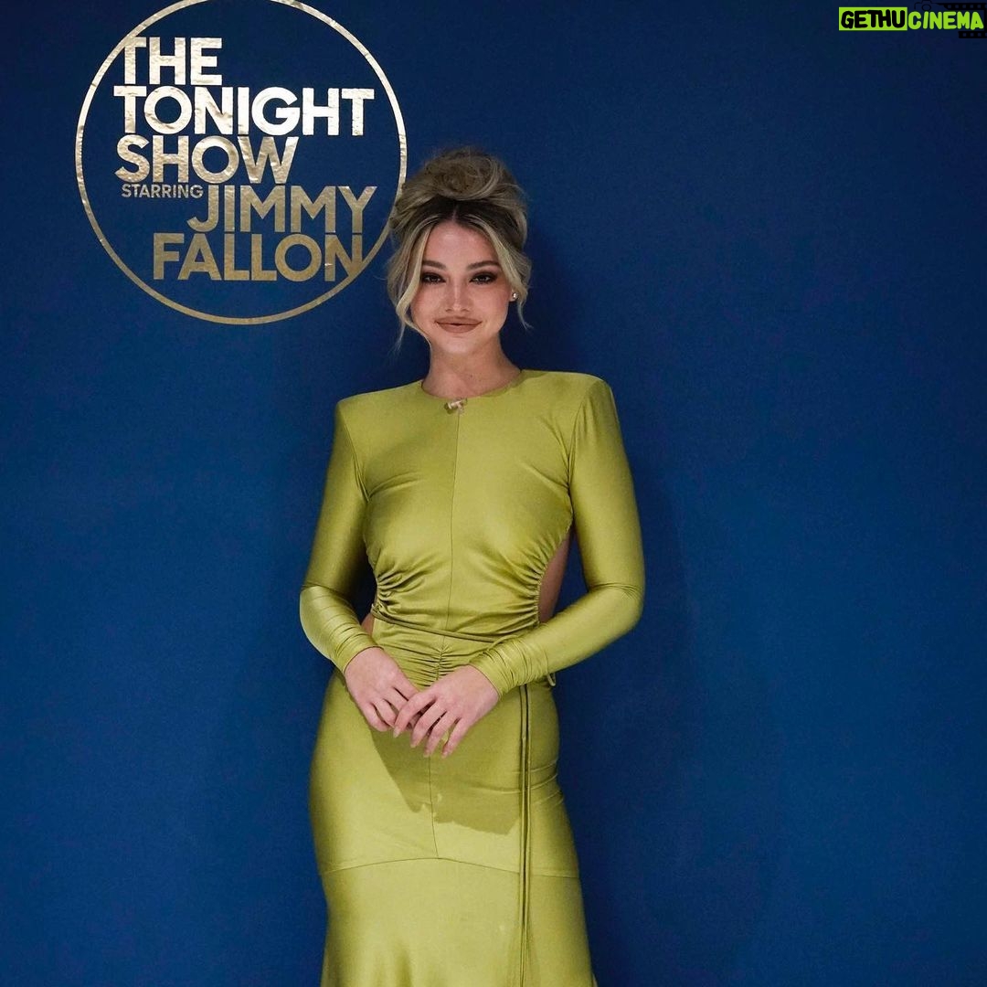 Madelyn Cline Instagram - A very happy drinksgiving spent with @fallontonight talking about how bad i am at cooking and of course Whiskey and Glass Onion 🧅🔪