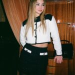 Madelyn Cline Instagram - holiday dinner with the @tommyhilfiger family #thpartner