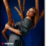 Madelyn Cline Instagram - Such an honor to sit down with Kara Warner for @netflix TUDUM Thank you to this whole crew for pulling this shoot and me together and for providing copious amounts of caffeine ❤️ @emmaxanderson @greatfriendsagency @mimicuttrell @aframe_agency @jentioseco @thewallgroup @kellihoff @erihandanail @homeagency @griffin.stoddard @mhs_artists