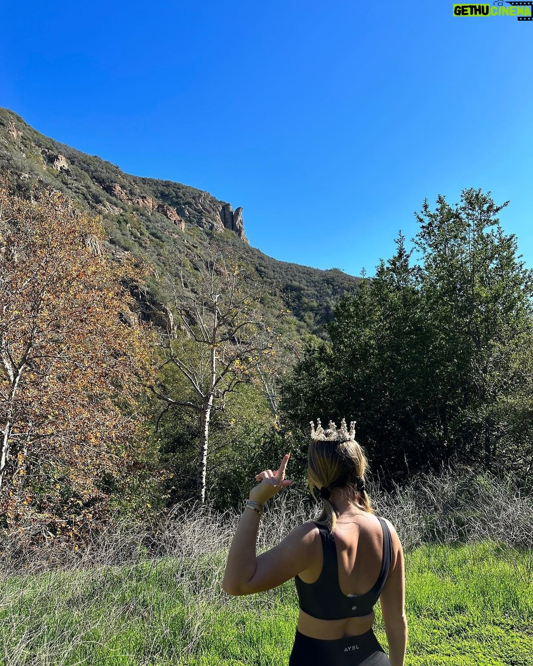 Madelyn Cline Instagram - The day i turned 52 !!