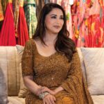 Madhuri Dixit Instagram – Pernia’s Pop-Up Studio’s Surat store launch was a soirée filled with elegance and allure, illuminated by the presence of @madhuridixitnene. Her radiant aura elevated the ambience as she gracefully explored and unveiled the meticulously crafted curation.

#MadhuriDixit #PerniasPopUpShop #PerniasPopUpStudio #StoreLaunch #Surat