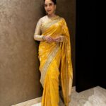 Madhuri Dixit Instagram - Golden Hues ☀️✨💫 #thursday #throwbackthursday #rammandirpranpratishtha #sareelove #photooftheday