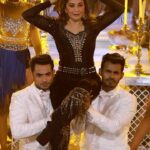 Madhuri Dixit Instagram – Sneak peek into what goes behind making a performance perfect! Watch the full video on my youtube channel ❤️🙌🏻 

#bts #behindthescenes #stageperformance #dancepractice #youtube #newvideo