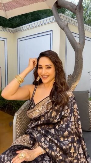 Madhuri Dixit Instagram - How many expressions can you count? 😝💙

#wednesday #wednesdayvibes #reelsinstagram #reelitfeelit #expressions #funtimes #explore #explorepage