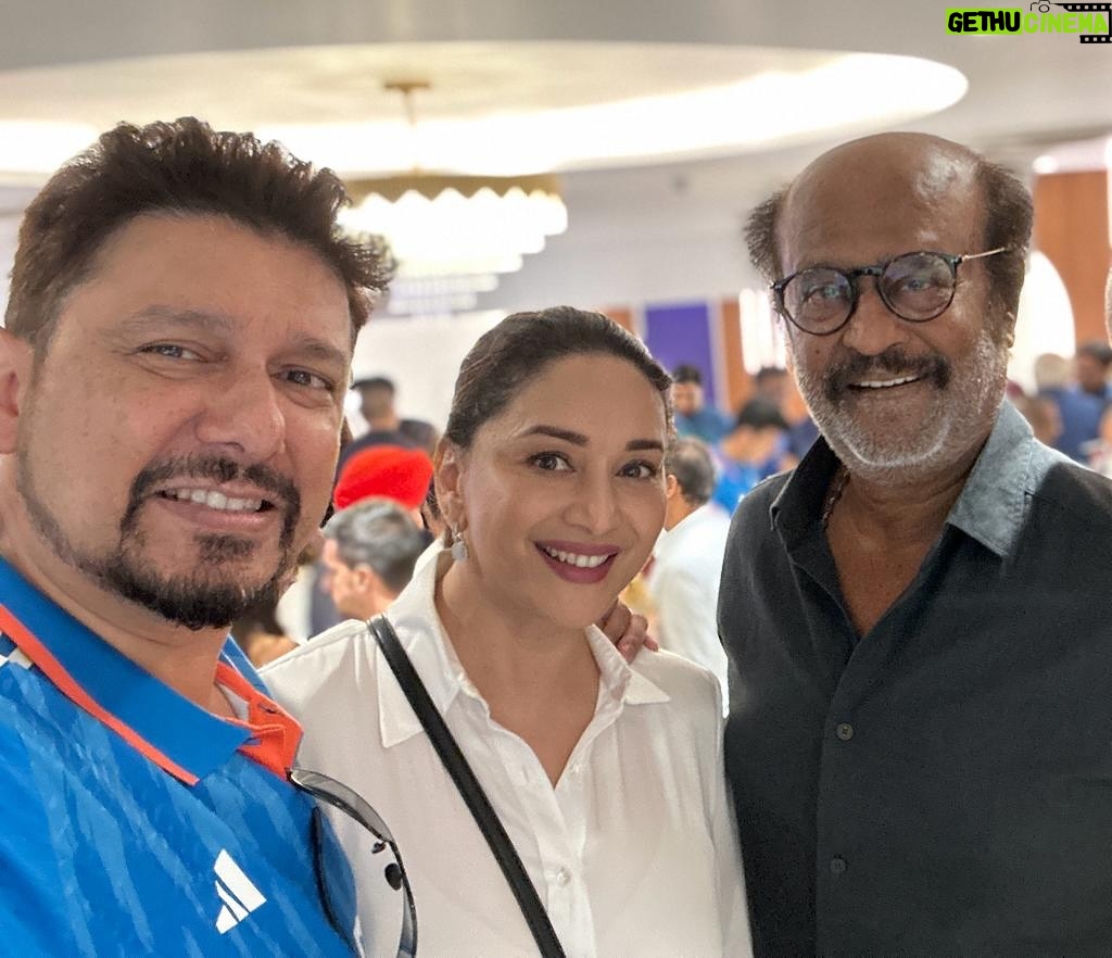 Madhuri Dixit Instagram - “Keh do Uttar waalo se Dakshin waale aagye” This was a song from our movie Uttar Dakshin. I remember during the shoot Rajnikanth Ji always spoke to me in Marathi and whenever we meet, he always remembers Uttar Dakshin. What an inspiration and what a human being 🙏🏻 It was fabulous catching up with Rajnikant Ji #Thalaivar. I am always amazed at how kind, humble and respectful he is. @rajinikanth #rajnikanth #thalaivar