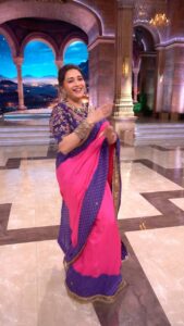 Madhuri Dixit Instagram - Dance ki Deewani 💃🏻🥰❤️ #saturday #saturdayvibes #dance #dancereels #reelsinstagram #trendingreels #trendingnow #trendingaudio #explore