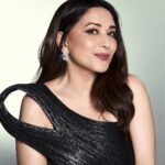 Madhuri Dixit Instagram – Va Va Voom 🎶

#Archies #archiespremiereevent #magicalevening #vavavoom #archiesmoviepremiere