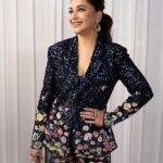 Madhuri Dixit Instagram - Had the best time at @iffi Goa! So honoured to receive the special recognition for contribution to Bharatiya Cinema award. Thank you so much for all the love 🙏🏻❤️ @iffigoa @esg_goa @official.anuragthakur @nfdcindia #iffi54 #iffigoa #iffi2023 #filmfestival #grateful