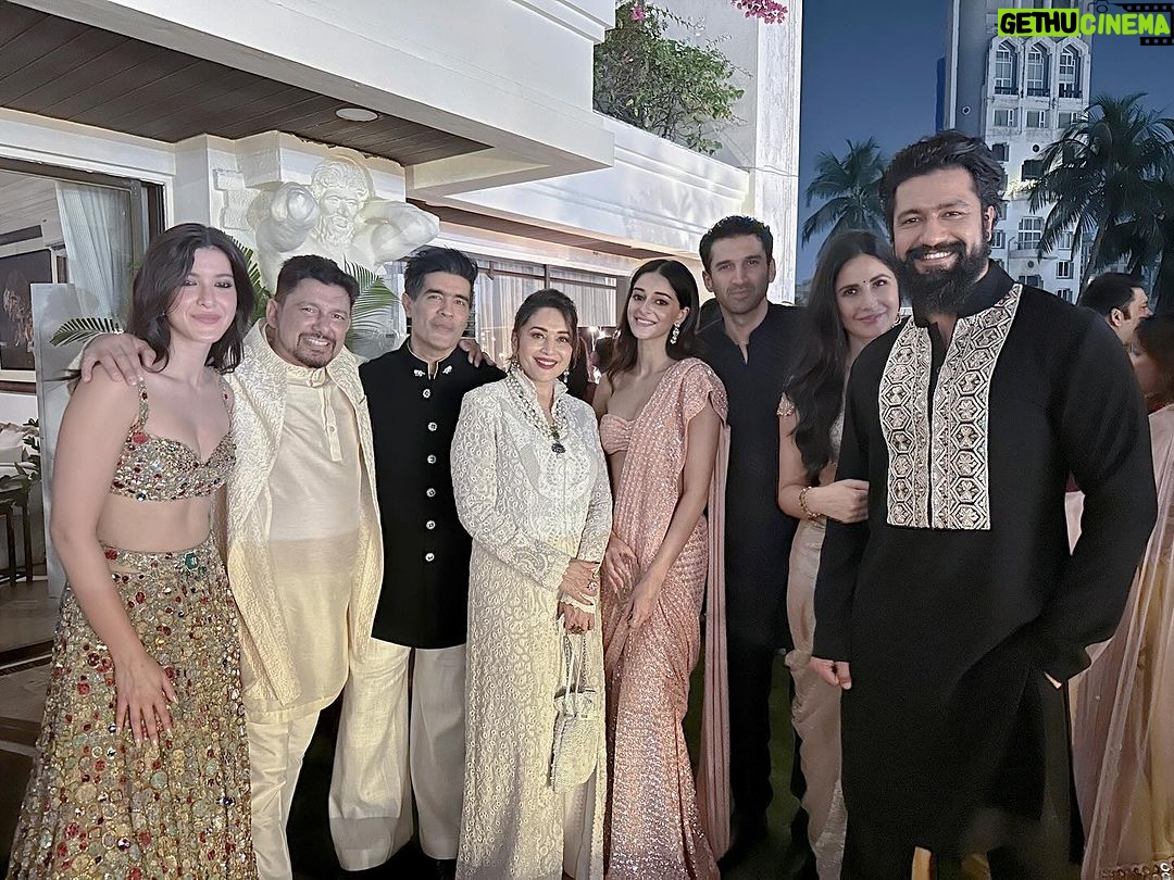 Madhuri Dixit Instagram - Had an amazing time at @bindraamritpal‘s Diwali party. Fab catching up with everyone. Happy Diwali! @manishmalhotra05 @shanayakapoor02 @ananyapanday @adityaroykapur @katrinakaif @vickykaushal09 @karanjohar @sanjaykapoor2500 @kiaraaliaadvani @sidmalhotra @barkhasingh0308 @bhumipednekar @anandntiwari @srishti.shrivastava21