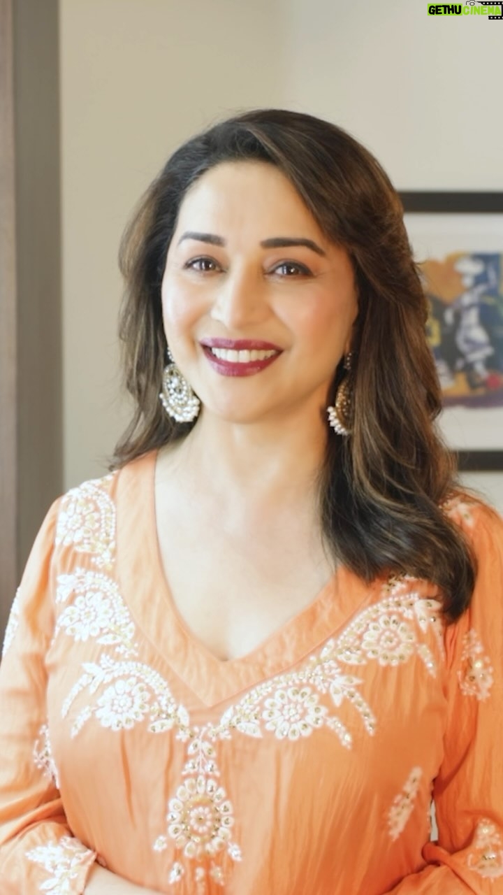 Madhuri Dixit Instagram - A quick festive glam makeup look for all your festivities! Try and let me know how it turns out π Link in my bio for the full video. #youtube #newyoutubevideo #festive #festivemakeup #festivemakeuplook #glam