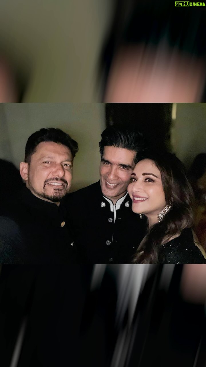Madhuri Dixit Instagram - #AboutLastNight 💖 Good friends at a great Diwali Party. So many cool people in one place. Many thx for a great evening❤️ @manishmalhotra05 @beingsalmankhan @iamhumaq @varundvn @kritisanon @saraalikhan95 @manushi_chhillar @alayaf @pashminaroshan