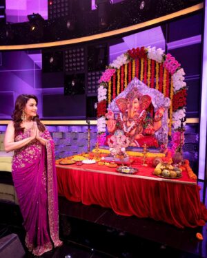 Madhuri Dixit Instagram - बाप्पाच्या आगमनला
सजली सर्व धरती 
नसानसात भरली स्फुर्ती 
आतुरता आता फक्त बाप्पाच्या आगमनाची – गणेश चतुर्थी शुभेच्छा!