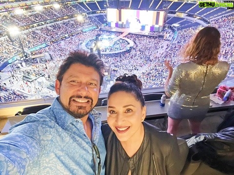 Madhuri Dixit Instagram - “Who runs the world? Girls.” Queen Bey was a highlight of our trip. Thanks @beyonce for sharing your magic with us❤️ Thanks @anjaliraval for making it possible.