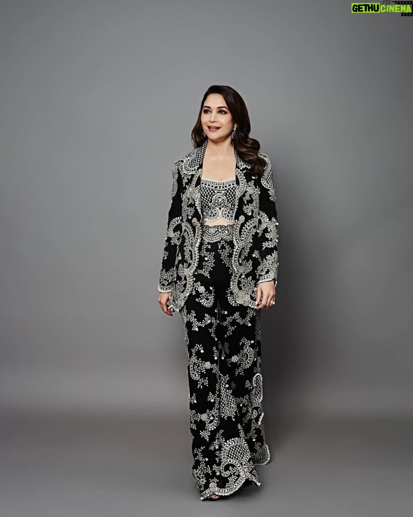 Madhuri Dixit Instagram - You could be the king but watch the queen conquer 🎶🪩 #saturday #saturdayvibes #suitup #love #photooftheday #photoshoot