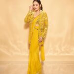 Madhuri Dixit Instagram – Wrapped in sunshine, draped in elegance 💛✨ 

#yellowelegance #thursday #thursdaythoughts #photooftheday #sareelove #sareestyle