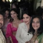 Madhuri Dixit Instagram – Had an amazing time at @bindraamritpal‘s Diwali party. Fab catching up with everyone. Happy Diwali! 

@manishmalhotra05 @shanayakapoor02 @ananyapanday @adityaroykapur @katrinakaif @vickykaushal09 @karanjohar @sanjaykapoor2500 @kiaraaliaadvani @sidmalhotra @barkhasingh0308 @bhumipednekar @anandntiwari @srishti.shrivastava21