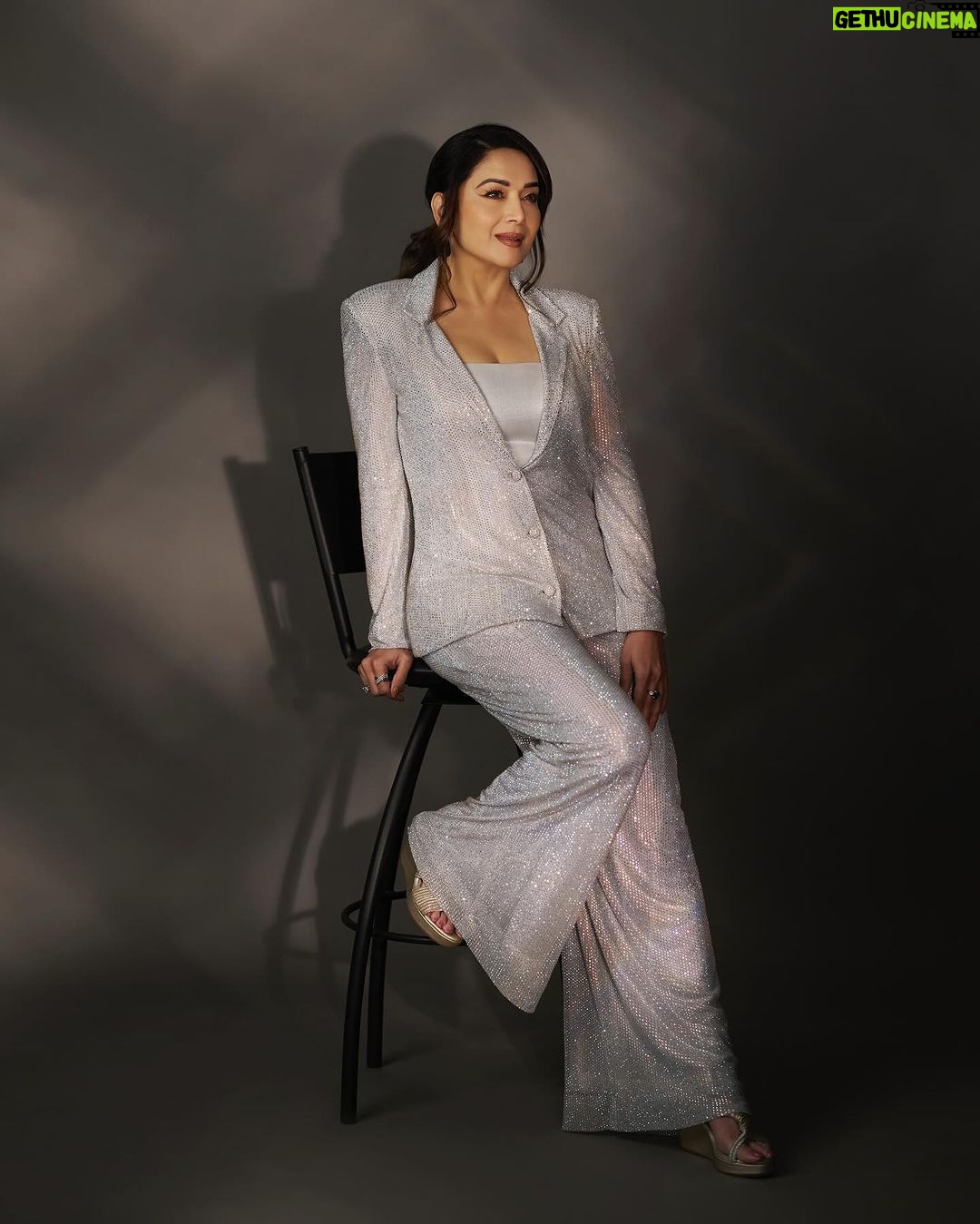 Madhuri Dixit Instagram - The night was full of sparkles and glitter✨ It was an amazing event with the most wonderful people around! Congratulations to the Ambani family for the launch of Jio World Plaza! #MumbaiAtThePlaza #JioWorldPlaza @jioworldplaza