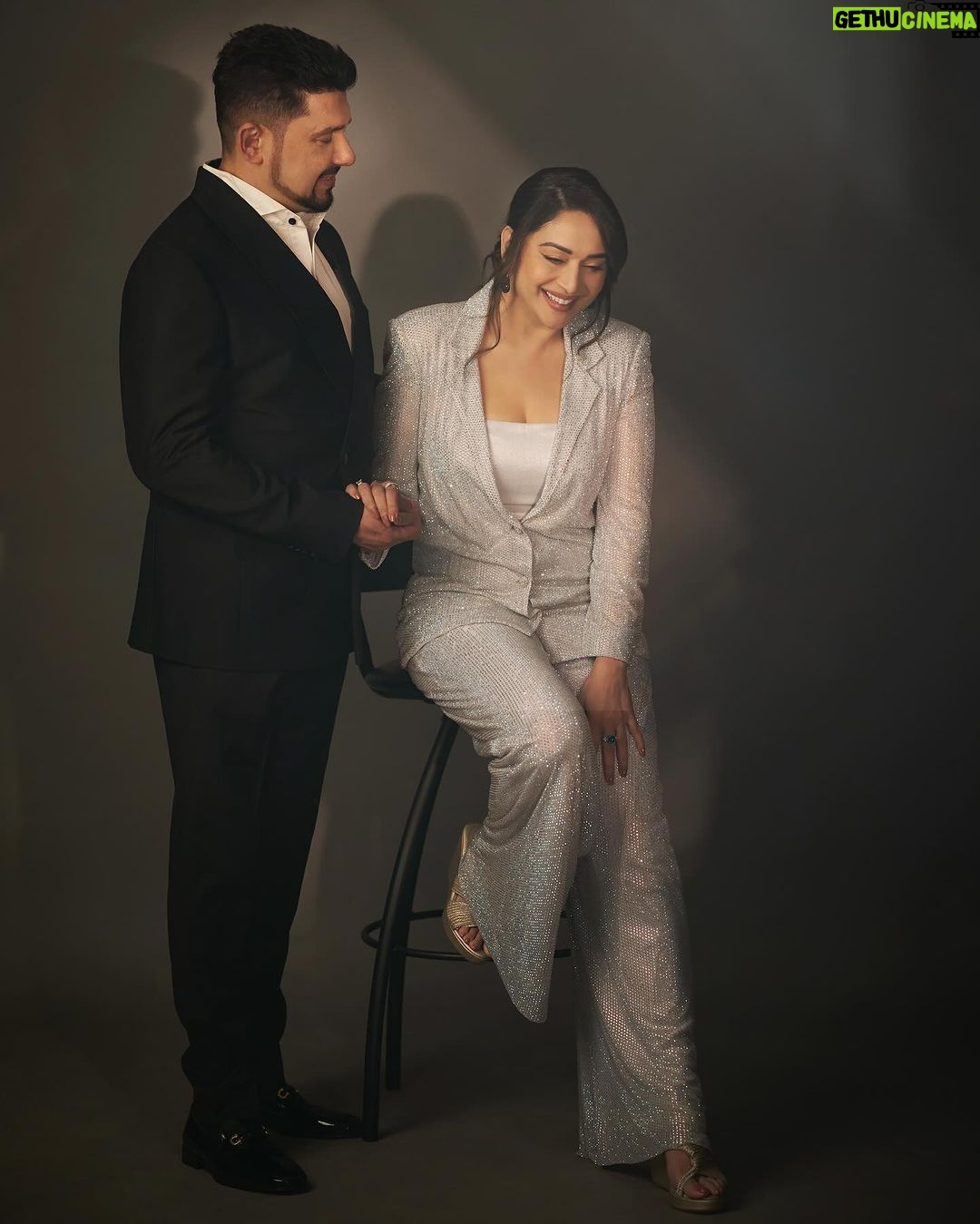 Madhuri Dixit Instagram - The night was full of sparkles and glitter✨ It was an amazing event with the most wonderful people around! Congratulations to the Ambani family for the launch of Jio World Plaza! #MumbaiAtThePlaza #JioWorldPlaza @jioworldplaza