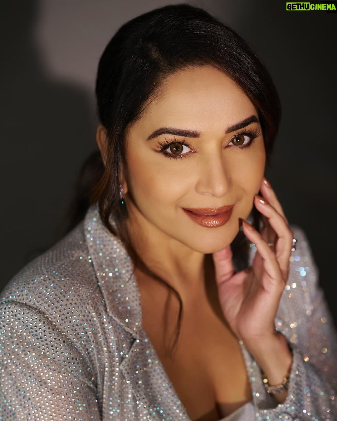 Madhuri Dixit Instagram - The night was full of sparkles and glitter✨ It was an amazing event with the most wonderful people around! Congratulations to the Ambani family for the launch of Jio World Plaza! #MumbaiAtThePlaza #JioWorldPlaza @jioworldplaza