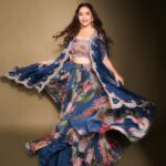 Madhuri Dixit Instagram – A twirl for good luck 💙 

#wednesday #wednesdaywisdom #dancedeewane #photooftheday #photoshoot #twirl #twirling