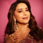 Madhuri Dixit Instagram - Khwaab ho tum ya koi haqiqat ✨ #thursday #throwbackthursday #saregamapa #pinklove #photooftheday #photoshoot
