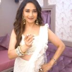 Madhuri Dixit Instagram – Kal raat ki baat 🌙

#tuesday #tuesdaythoughts #reelsinstagram #reels #reelitfeelit #trending #trendingreels #trendingnow #explore #explorepage