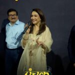Madhuri Dixit Instagram - प्रेक्षकांच्या खास आग्रहास्तव धकधक गर्ल माधुरी दीक्षितने घेतला खास उखाणा.. 😍 तिकिटं बुक करा आणि पहा 'पंचक' जवळच्या चित्रपटगृहात! Book Your Tickets For a Total Family Entertainer.. ! LINK IN BIO पंचक Panchak InCinemasNow