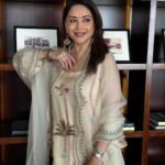Madhuri Dixit Instagram – Wearing a smile will always be in style 🫶🏻 

#saturday #saturdayvibes #outfitoftheday #photooftheday #photoshoot #indianoutfit