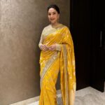 Madhuri Dixit Instagram - Golden Hues ☀️✨💫 #thursday #throwbackthursday #rammandirpranpratishtha #sareelove #photooftheday
