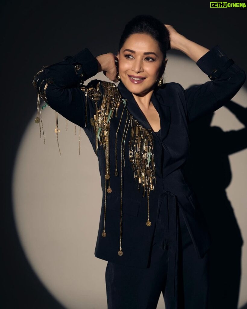 Madhuri Dixit Instagram - Glam with a side of drama 🪩 #tuesday #tuesdayvibes #photooftheday #photoshoot #blacklove #glam