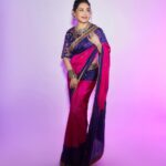 Madhuri Dixit Instagram – A pop of pink, a dash of grace 🫶🏻 

#thursday #tbt #photooftheday #photoshoot #dancedeewane #sareelove