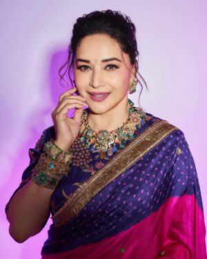 Madhuri Dixit Instagram - A pop of pink, a dash of grace 🫶🏻 

#thursday #tbt #photooftheday #photoshoot #dancedeewane #sareelove
