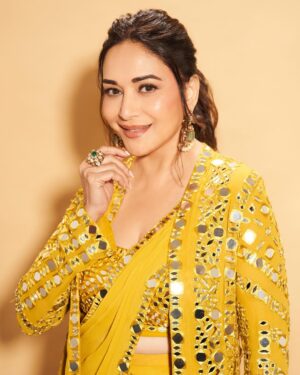 Madhuri Dixit Instagram - Wrapped in sunshine, draped in elegance 💛✨ 

#yellowelegance #thursday #thursdaythoughts #photooftheday #sareelove #sareestyle