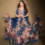 Madhuri Dixit Instagram – A twirl for good luck 💙 

#wednesday #wednesdaywisdom #dancedeewane #photooftheday #photoshoot #twirl #twirling