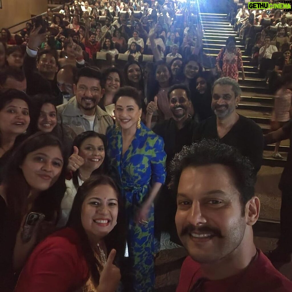 Madhuri Dixit Instagram - Absolutely brilliant visiting Citylight theatre Mahim, and Plaza Theatre in Dadar to see the reaction of fans for #PanchakTheFilm. Both of us grew up with grandparents in Dadar. So it was like coming home. The love was palpable and most of all people were loving #PanchakTheFilm. The best was when the audience said that #PanchakTheFilm was a great Marathi film they could bring their whole family to and have fun, as one lady with an 8 yr old proclaimed. Very humbled and grateful. How things come full circle when we can give back to our own. Jai Maharashtra! Jai Hind!❤🍿🎥👌 Dadar,mumbai,Maharashtra