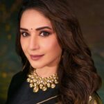 Madhuri Dixit Instagram - Aankhon ki gustakhiyan 🎶 #friday #fridayvibes #panchakpremiere #mumbaipremiere #love #panchak