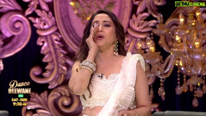 Madhuri Dixit Instagram - Apna pyaar aur saath jataane aa gaye hai Bigg Boss ke contestants on the Dance Deewane stage! 💓🤩 Dekhiye #DanceDeewane, har Sat-Sun raat 9:30 baje, sirf #Colors aur @officialjiocinema par. @madhuridixitnene @suniel.shetty @bharti.laughterqueen @memannara @munawar.faruqui @aisharma812 @bhatt_neil @tehelkaprank @lokhandeankita @realvikasjainn @isha__malviya @aebyborntoshine @achanakbayanakgamingofficial @samarthjurel