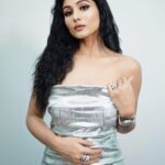 Madhurima Basak Instagram - Snow White 🩶 Styled by mEeeee !! 😅 Makeup @kajuguhaofficial Hair @btwits_naaz_ #svfbrandsturns4 #moods #photo #silver