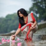 Madhurima Basak Instagram - ওঁ জবাকুসুমসঙ্কাশং কাশ্যপেয়ং মহাদ্যুতিম্ । ধান্তারীং সর্বপাপঘ্নং প্রণতোহস্মি দিবাকরম্ ॥ মুখাবয়ব - মধুরিমা বসাক । @madhurimabasak9 বস্ত্র পরিকল্পনায় - রাজ ব্যানার্জী। @raj_bnerjee রূপদান - ইরিন্দিতা বৈরাগী। @irindeeta_the_makeover_artist কেশবিন্যাশ - অবিনাশ ভৌমিক। @abinashbhowmick_official চিত্রগ্রাহক - শ্রীকান্ত মজুমদার। @srikanta_photography ধন্যবাদানান্তে - সায়ন , পিকু, শান । @sayankundu9 @sann_roy @pikumondal3127