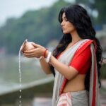 Madhurima Basak Instagram - ওঁ জবাকুসুমসঙ্কাশং কাশ্যপেয়ং মহাদ্যুতিম্ । ধান্তারীং সর্বপাপঘ্নং প্রণতোহস্মি দিবাকরম্ ॥ মুখাবয়ব - মধুরিমা বসাক । @madhurimabasak9 বস্ত্র পরিকল্পনায় - রাজ ব্যানার্জী। @raj_bnerjee রূপদান - ইরিন্দিতা বৈরাগী। @irindeeta_the_makeover_artist কেশবিন্যাশ - অবিনাশ ভৌমিক। @abinashbhowmick_official চিত্রগ্রাহক - শ্রীকান্ত মজুমদার। @srikanta_photography ধন্যবাদানান্তে - সায়ন , পিকু, শান । @sayankundu9 @sann_roy @pikumondal3127