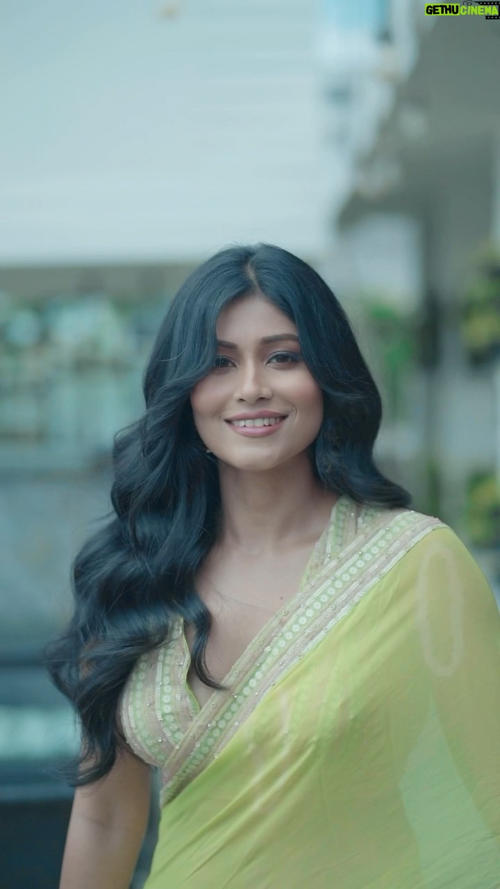 Madhurima Basak - 6.8K Likes - BRB, currently obsessing over our Nishigandha! 🫠❤️
@madhurimabasak9
#LadyQueenGentsParlour directed by @sagnikchat Streaming Now only on #Addatimes, subscribe now!
#AddaEkhonJomJomat #Addatimes2023 #adda #NewSeries