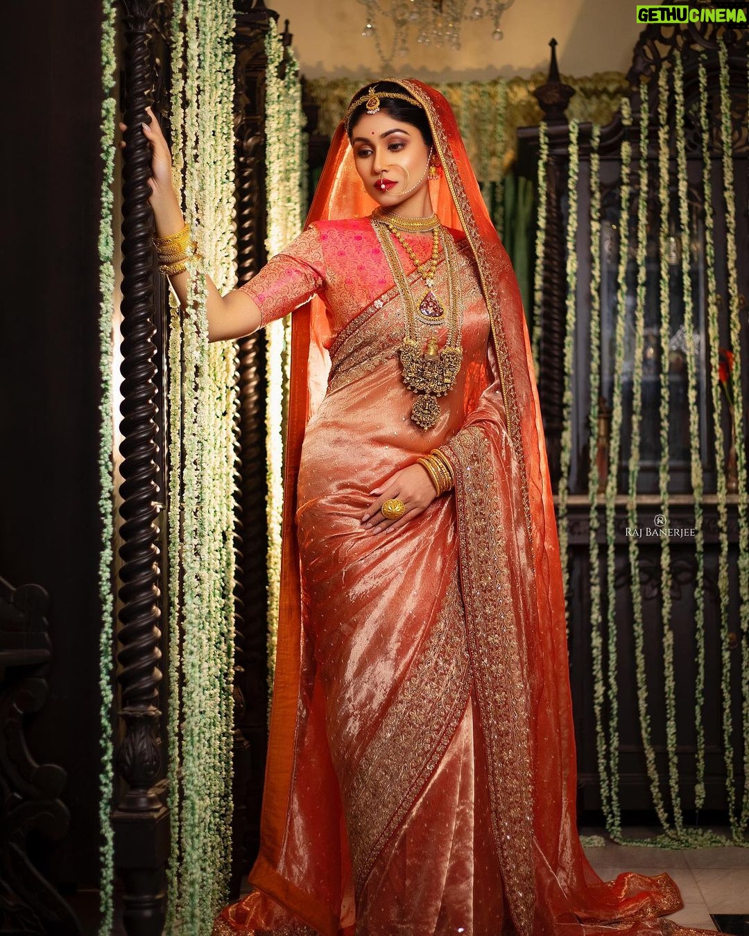 Madhurima Basak - 6.9K Likes - Bridal Collection By @raj_bnerjee
FEATURING - @madhurimabasak9 ❤️
WARDROBE - @raj_bnerjee
MAKEUP - @irindeeta_the_makeover_artist
HAIR - @abinashbhowmick_official
PHOTOGRAPHY & RETOUCH - @srikanta_photography
JEWELLERY - @abirajewellers
SPECIAL THANKS - @piku_mondol1 @starcraft_