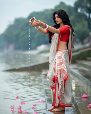 Madhurima Basak Instagram - ওঁ জবাকুসুমসঙ্কাশং কাশ্যপেয়ং মহাদ্যুতিম্ । 
ধান্তারীং সর্বপাপঘ্নং প্রণতোহস্মি দিবাকরম্ ॥

মুখাবয়ব - মধুরিমা বসাক । @madhurimabasak9 
বস্ত্র পরিকল্পনায় - রাজ ব্যানার্জী। @raj_bnerjee 
রূপদান - ইরিন্দিতা বৈরাগী। @irindeeta_the_makeover_artist 
কেশবিন্যাশ - অবিনাশ ভৌমিক। @abinashbhowmick_official 
চিত্রগ্রাহক - শ্রীকান্ত মজুমদার। @srikanta_photography 

ধন্যবাদানান্তে - সায়ন , পিকু, শান । @sayankundu9 @sann_roy @pikumondal3127