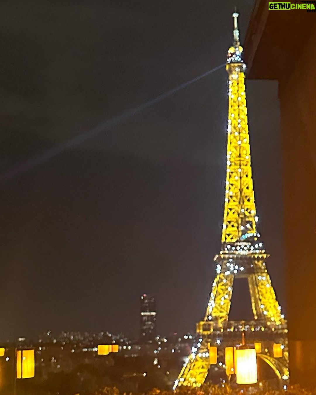 Madison Bailey Instagram - This is la vie en rose 🌹 Paris, France